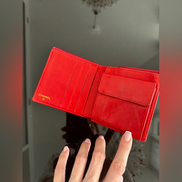 LOT 1294 CHANEL vintage caviar leather lucky wallet - Picture 3 of 13